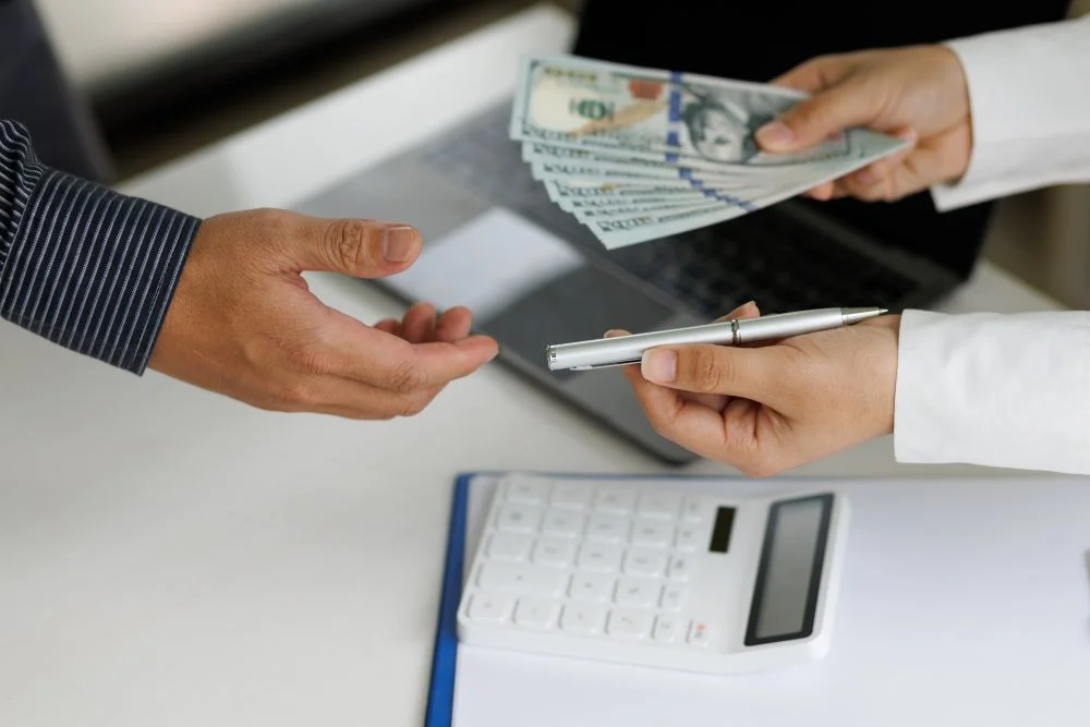 The Hidden Risks of Rolling Over Payday Loans 3 Advantages of Payday Loans