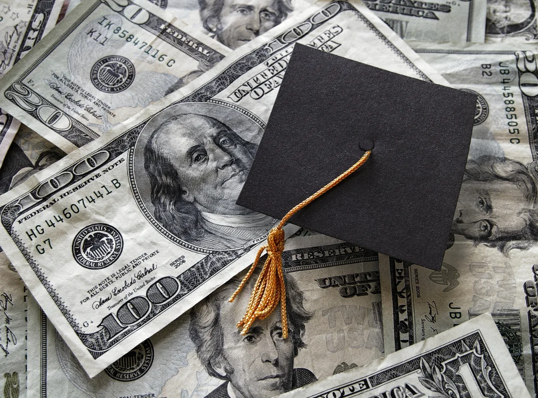 Loan amount and outstanding balance